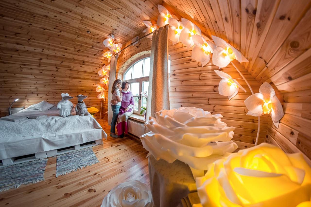 Handmade Latgola - Vairak Ka Vienkarsi "Naktsmitne" Līvāni Esterno foto