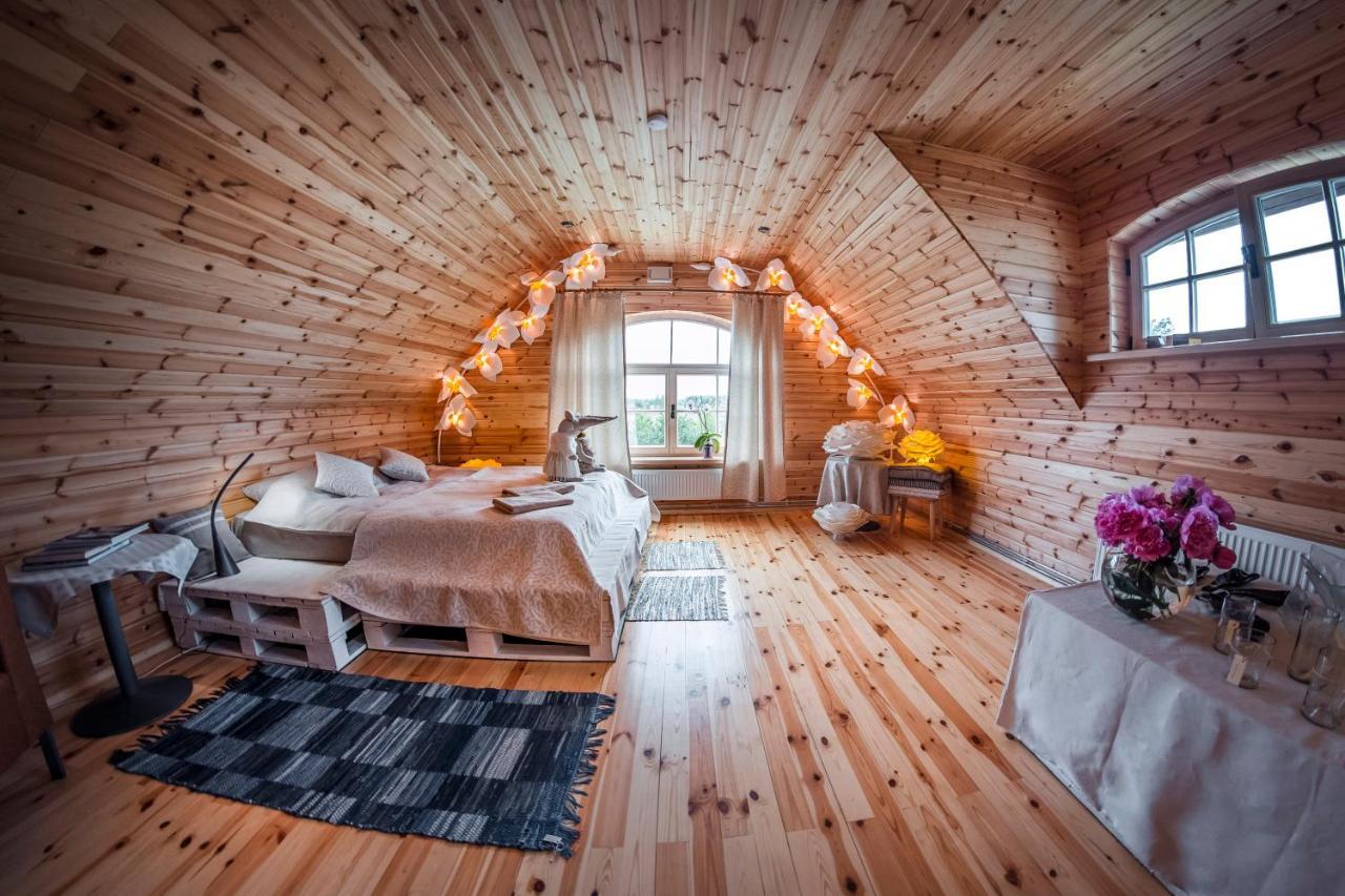Handmade Latgola - Vairak Ka Vienkarsi "Naktsmitne" Līvāni Esterno foto