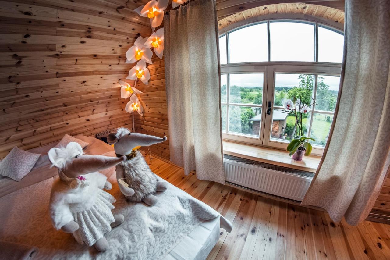 Handmade Latgola - Vairak Ka Vienkarsi "Naktsmitne" Līvāni Esterno foto